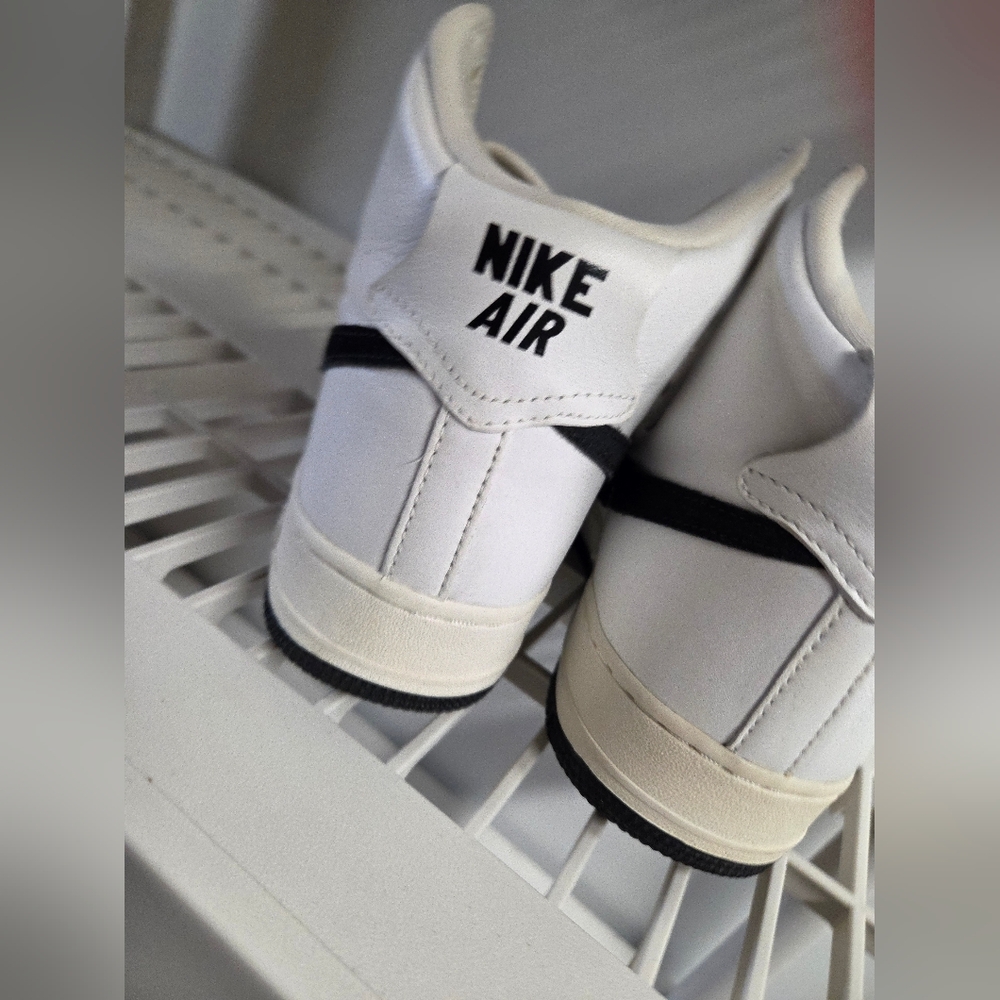 Nike Air Force 1 - Picture 2 of 11